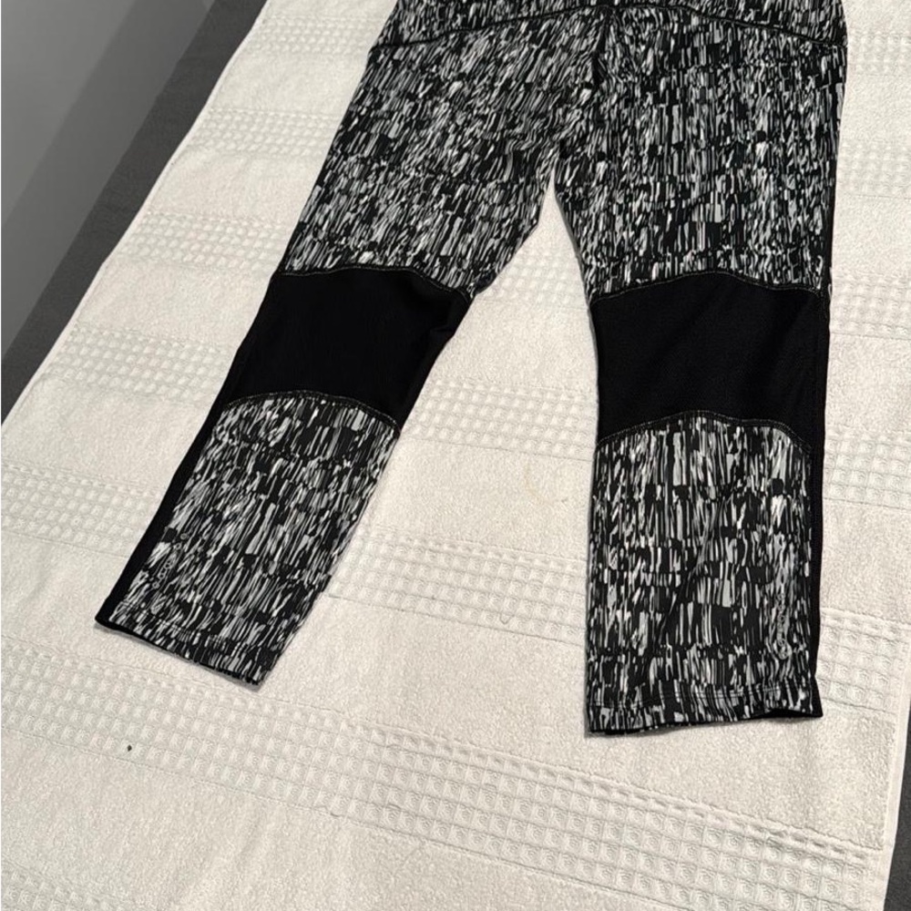 Nike DRI-FIT Black and White Leggings with Abstract Pattern